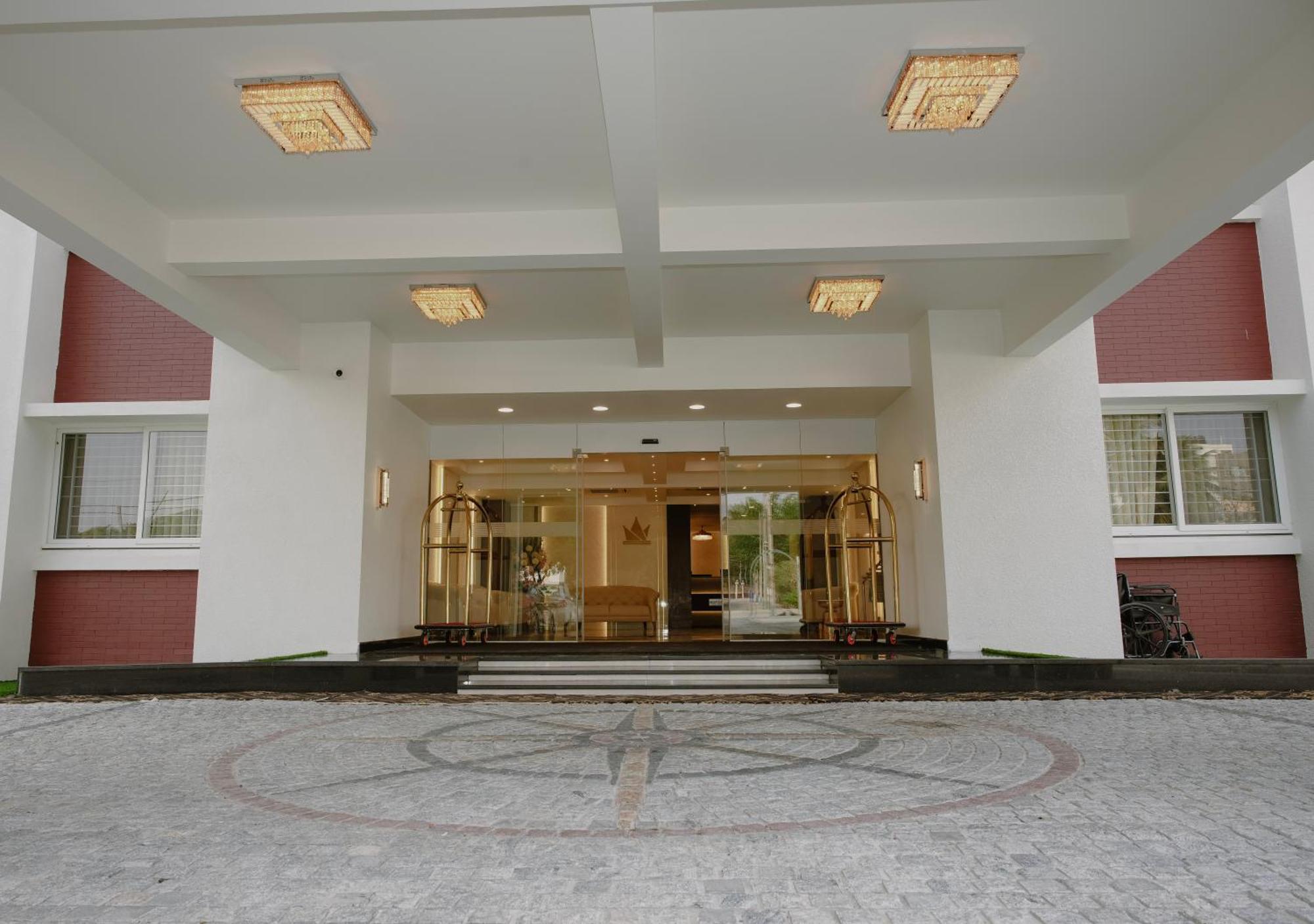 Hotel The King'S Meadows Golhalli Exterior foto