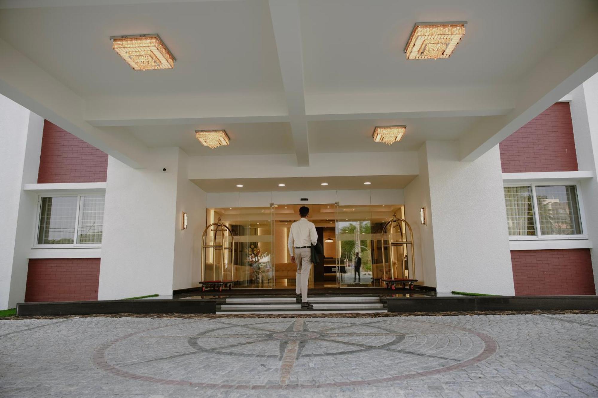 Hotel The King'S Meadows Golhalli Exterior foto